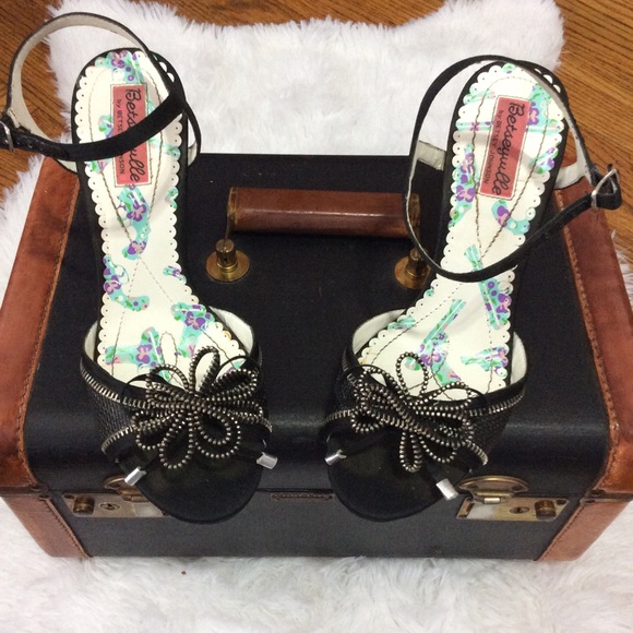 Betseyville Pabla Heels - Picture 1 of 8